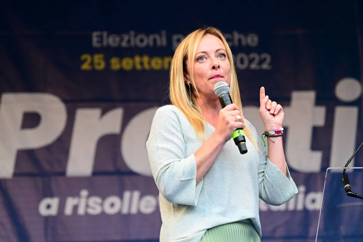 Meloni defende a necessidade de um "bloqueio naval" para conter a chegada de refugiados
