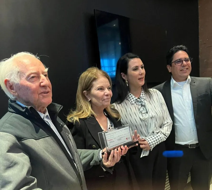 Francisco Ontivero e Mara Rossival,  do Hospital do Câncer, e Érika Rennó e Gilberto Cordovil, do Banco Bradesco