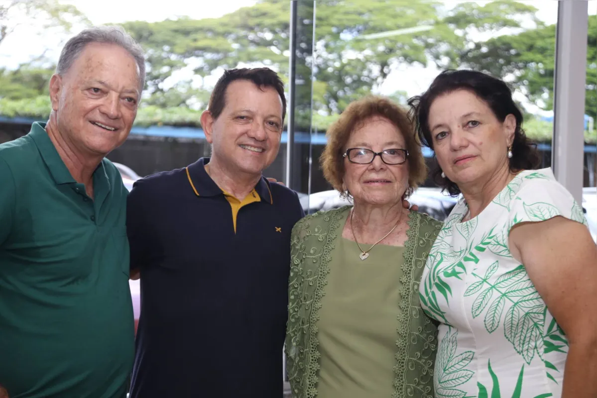 A aniversariante com os filhos José Bernardi, Maria Arlete Bernardi Bin e Paulo Cesar Bernardi