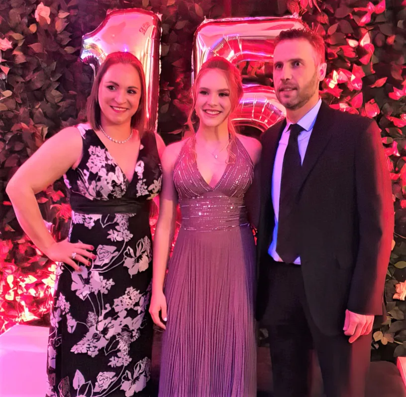 Beatriz com os pais Paulo Henrique Pegoraro de Godoi e Lyana Maria Hutter Pegoraro de Godoi