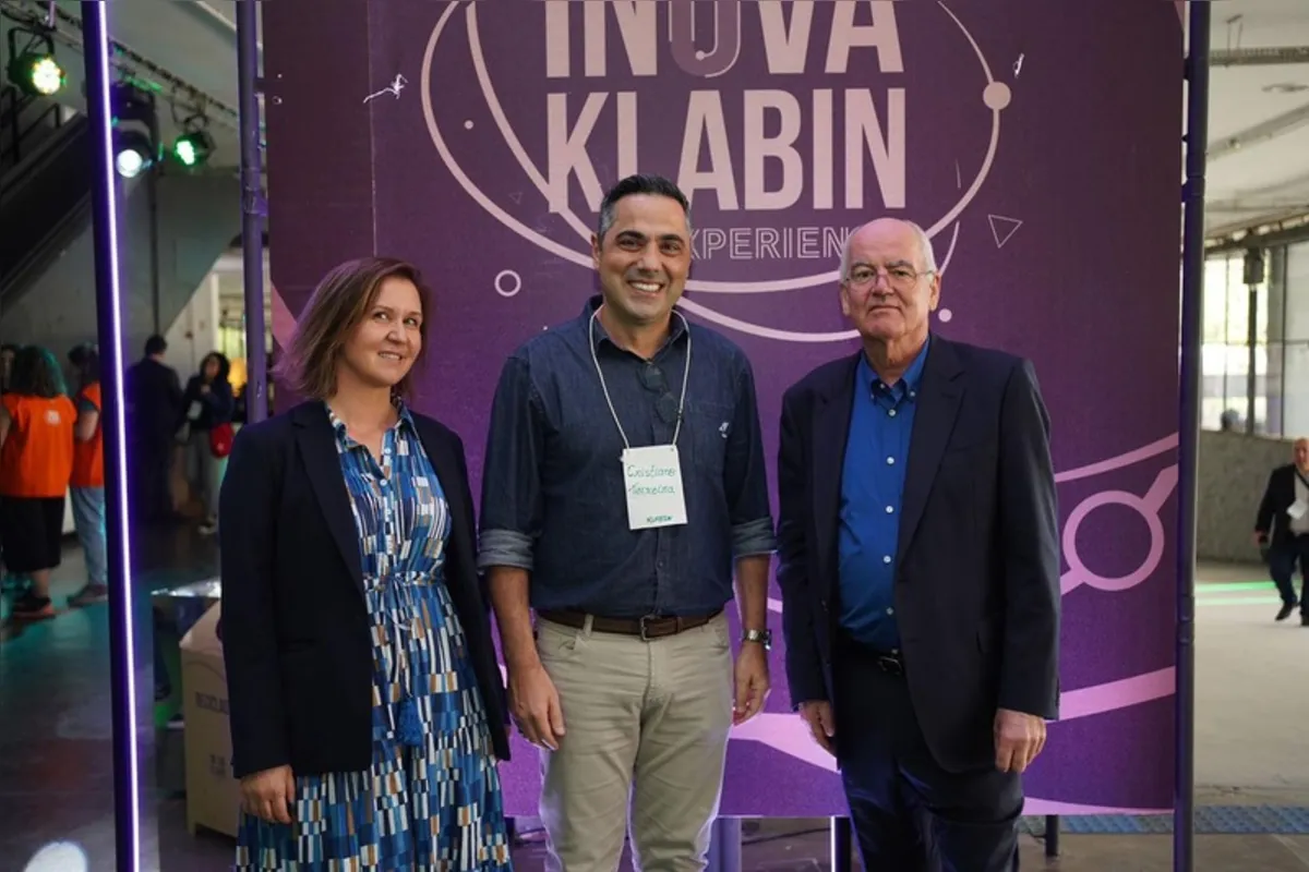 Louise Kjellerup Roper, CEO da Volans, Cristiano Teixeira, diretor-geral da Klabin, e John Elkington