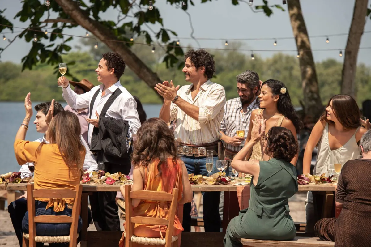 Novela termina em clima de festa com muitos casamentos