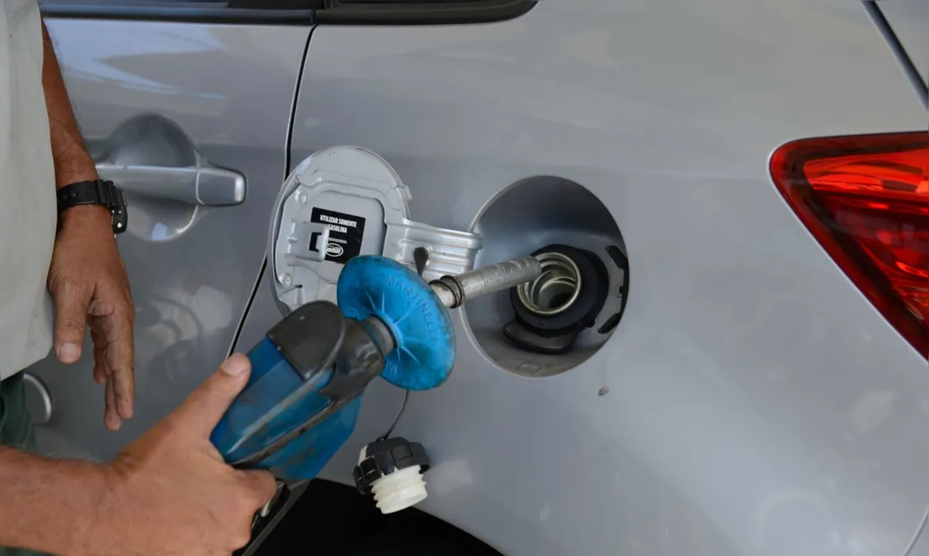 Imagem ilustrativa da imagem Petrobras reduz preço de gasolina em R$ 0,25 por litro