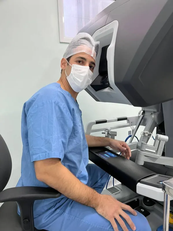 Dr. Rafael (@cirurgiao.oncologico) e a equipe realizaram, com absoluto sucesso, na Santa Casa de Londrina, uma Gastrectomia Total (remoção completa do estômago) em uma paciente de 61 anos