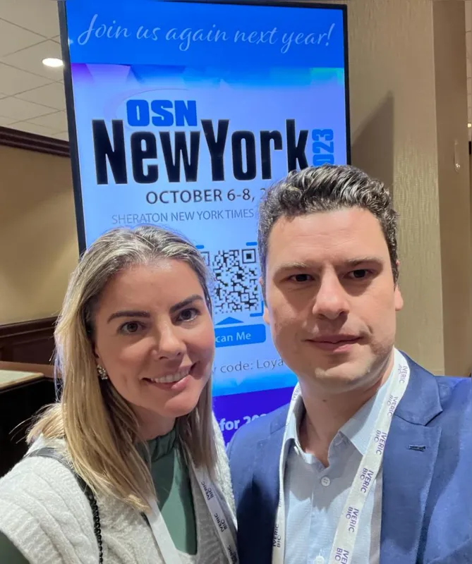 O casal participou, em Nova York, do conceituado congresso da OSN, onde estiveram presentes os principais expoentes da Oftalmologia Norte Americana