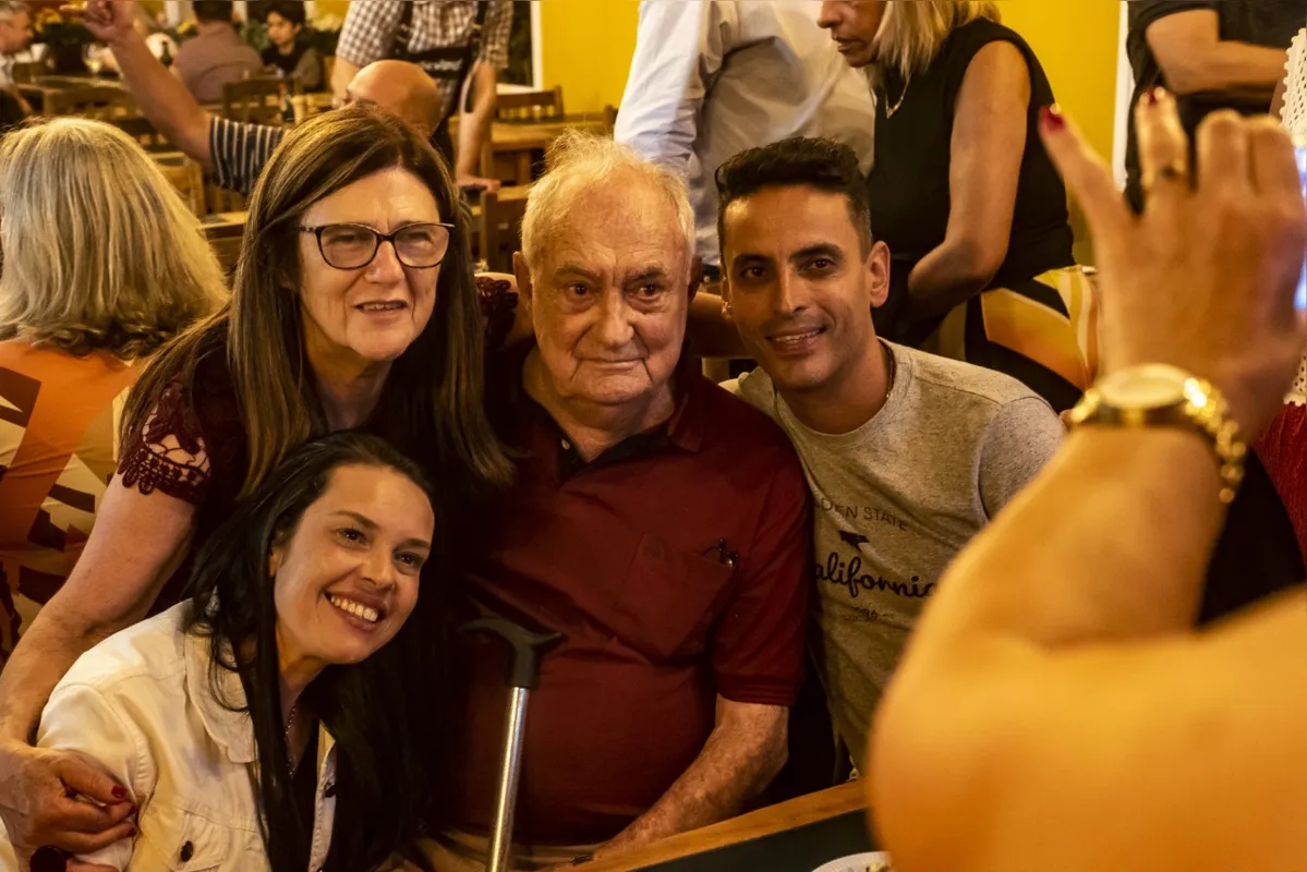 O aniversariante com a filha, Liana, o neto Gustavo e a nora Gislaine