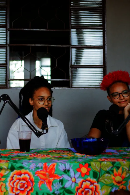 Isabely Mariana Ramos da Silva e Bruna Jaqueline de Moura, da equipe de produção dos podcasts