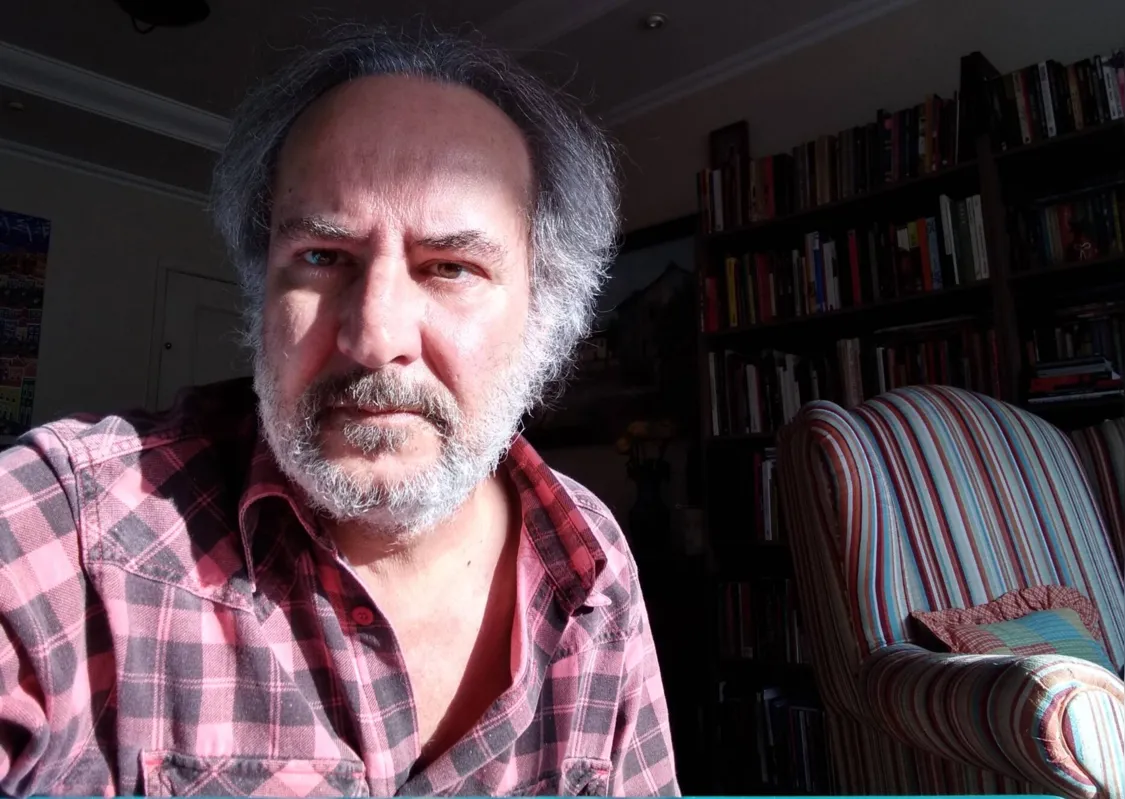 Ademir Assunção: "Minha preocupação não é exatamente atingir um público maior, mas explorar as possibilidades, como eu disse, de ir além da unidimensionalidade do texto escrito"