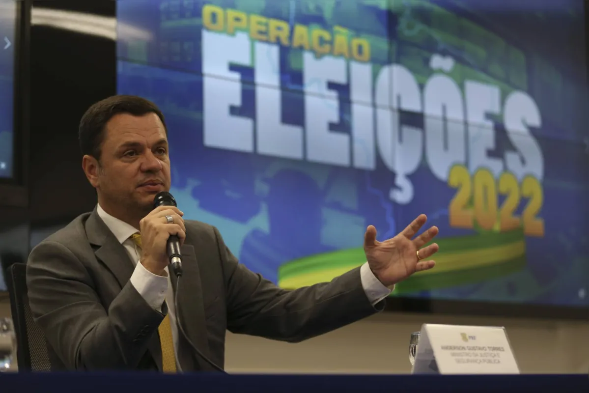 O o ministro da Justiça  e Segurança Pública, Anderson Torres, em coletiva de imprensa sobre Operação Eleições 2022