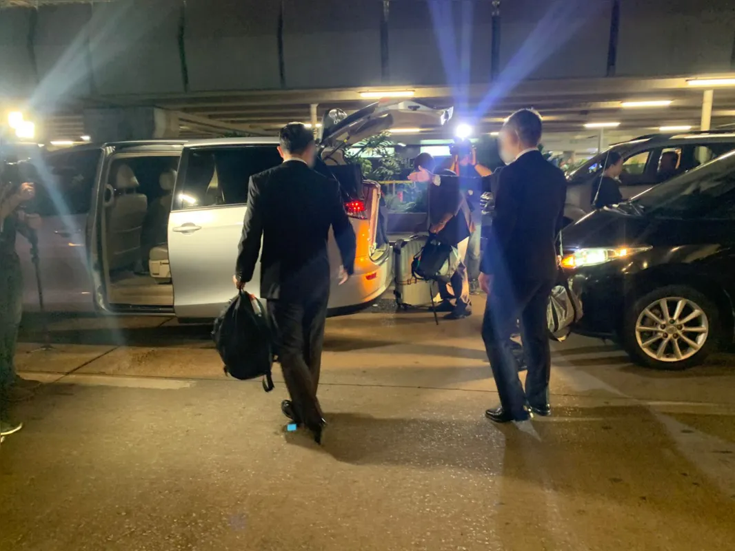 Os investigadores deixaram o aeroporto de Brasília em um carro que foi designado para buscá-los.
