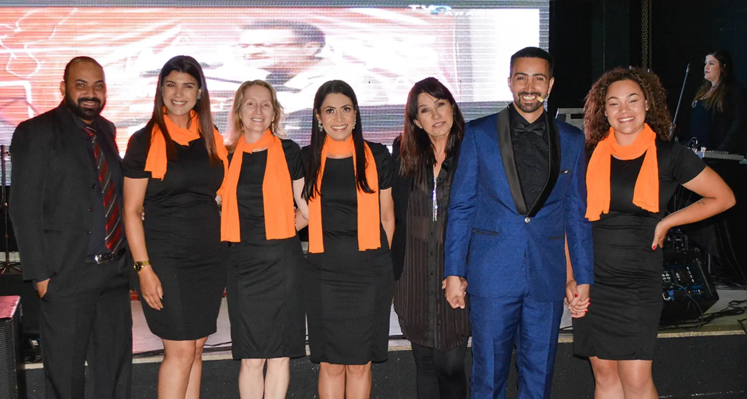 Ademir Ribeiro, Priscila Durase, Bete Oliva, Daiane Moreno, Jo AHyub e Dalila Oliveira (equipe da Topdestak.com.br  com o mágico Eduardo Braz