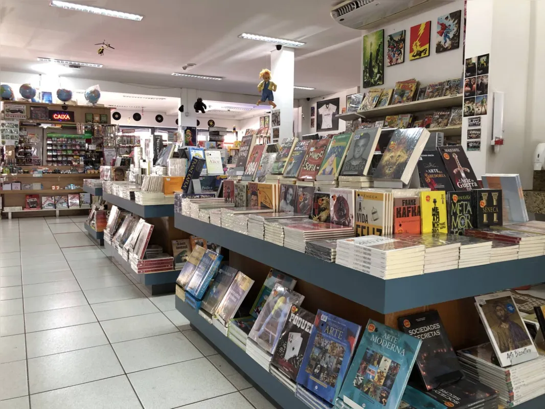 Sebo Capricho aposta na variedade de livros, revistas, gibis, brinquedos e roupas