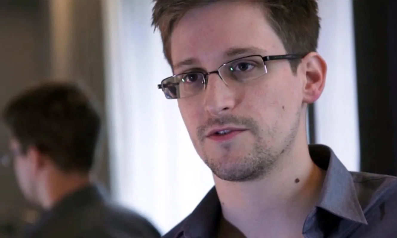 Snowden, 39, fugiu dos Estados Unidos em 2013, ano em que revelou as vastas operações de vigilância doméstica e internacional realizada pelo NSA.