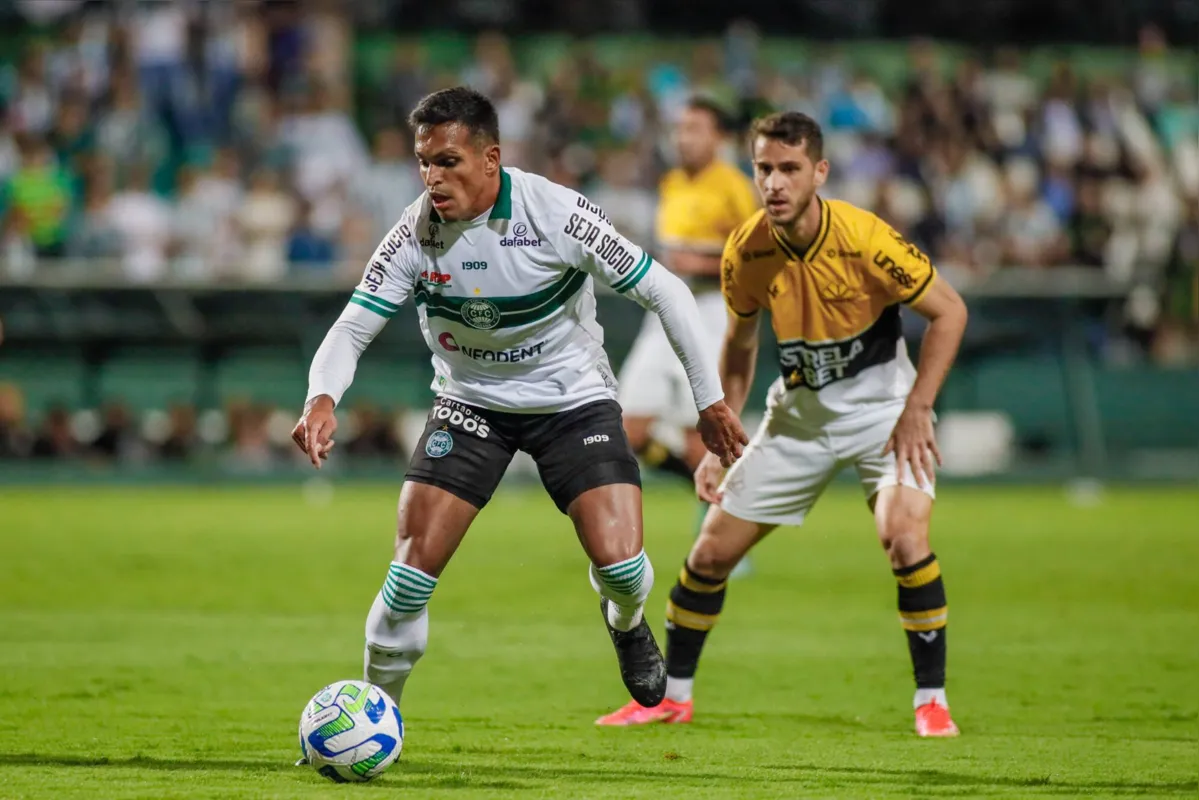 Coritiba e Criciúma fizeram um jogo equilibrado no Couto Pereira e os paranaenses levaram a melhor nos pênaltis sobre o time de Claudio Tencati