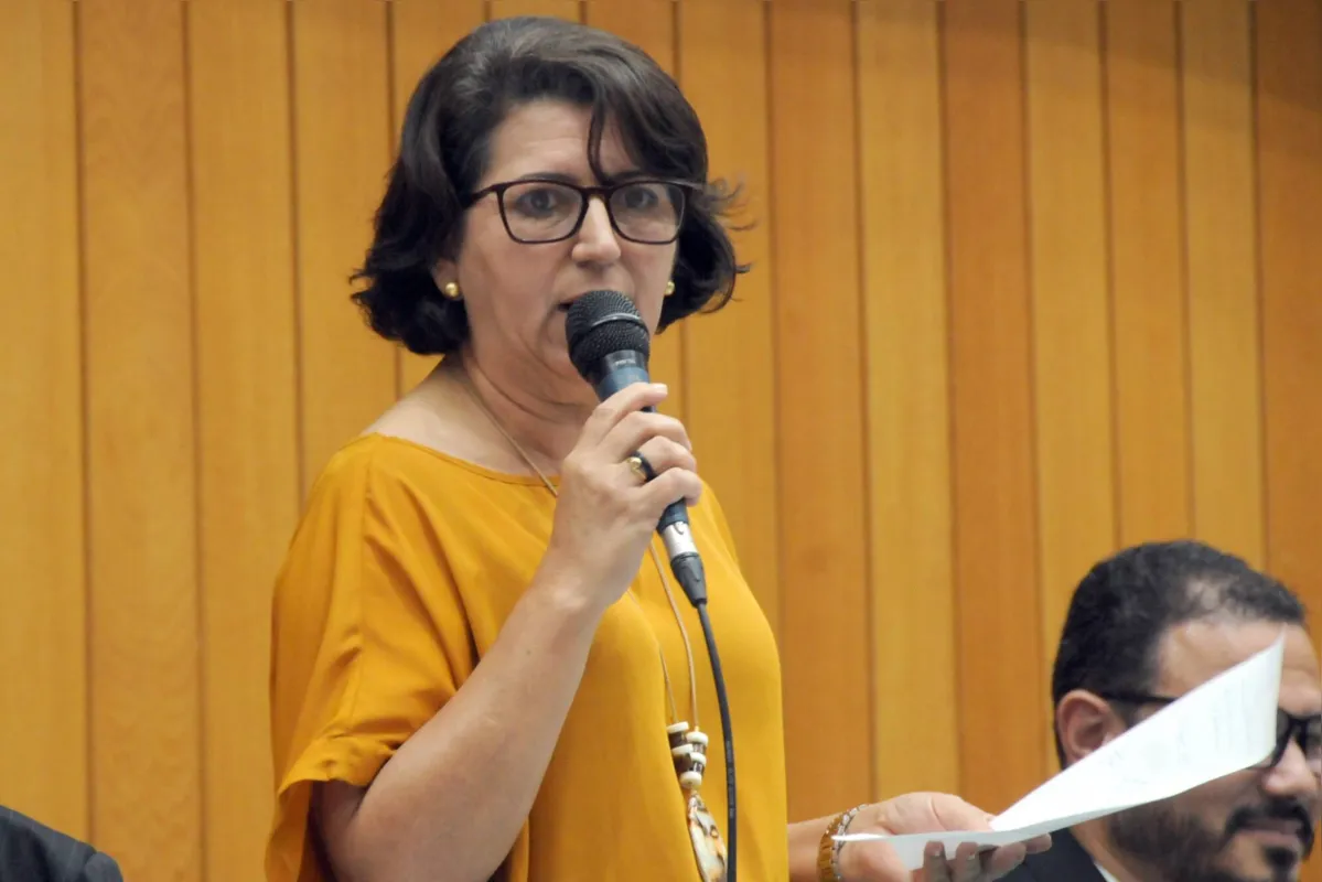 Os vereadores da Câmara de Londrina se reuniram, na tarde desta terça (14), para a 4ª sessão ordinária de 2023, que teve transmissão em tempo real no Facebook e Youtube do Legislativo. Na foto a vereadora Lenir de Assis.