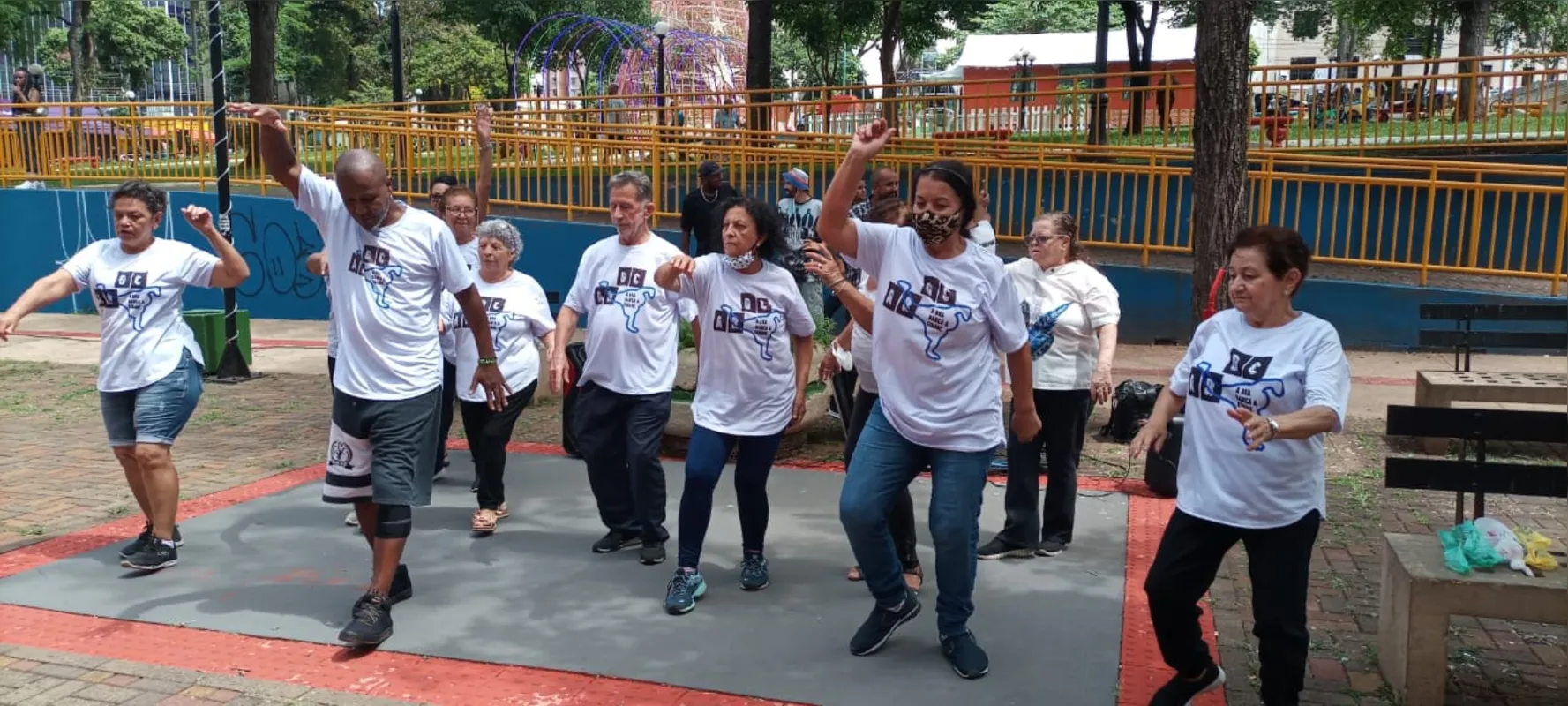 O projeto A Rua Dança a Cidade atende 200 pessoas a cada seis meses, entre jovens e idosos