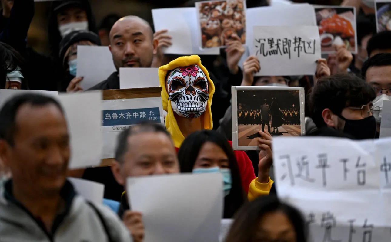 Em Melbourne, na Austrália, parte da comunidade chinesa local foi às ruas em protesto contra a política de Xi Jinping