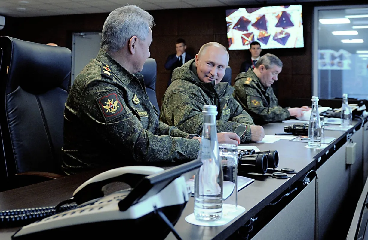 Imagem ilustrativa da imagem Putin exibe aliança com a China em exercício militar