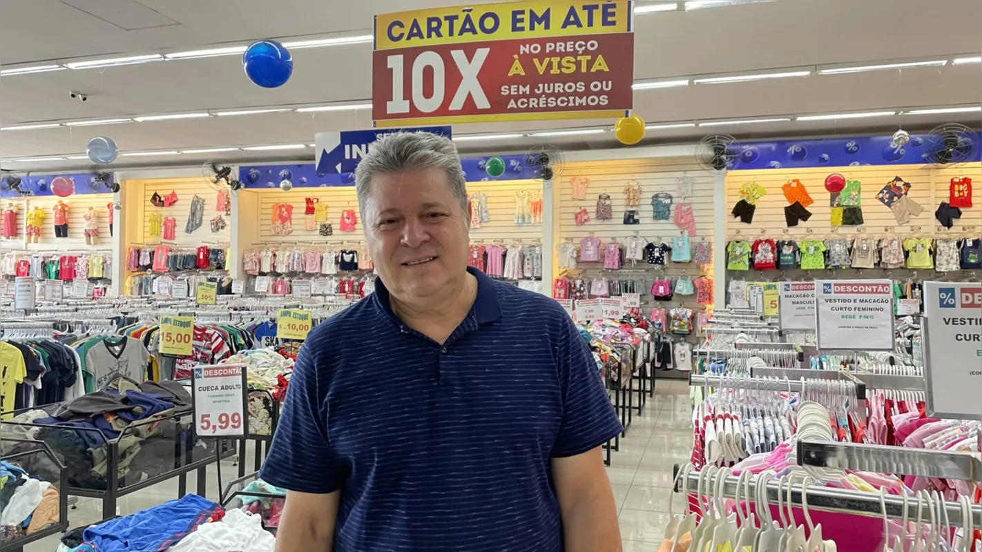 Antonio Verza Filho, 63, contou que colocou vários itens a preço de custo para atrair compradores