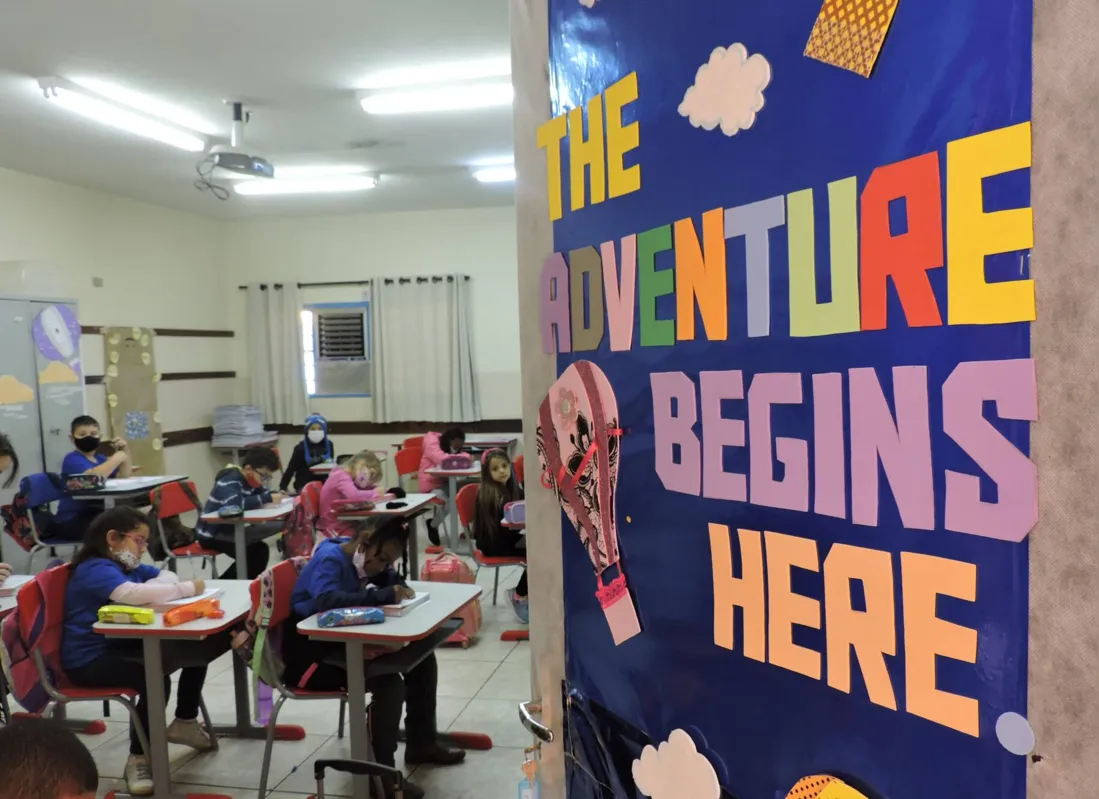 A primeira escola pública bilíngue do Paraná, foi criada em Ibiporã (Região Metropolitana de Londrina), e contou com a colaboração de professores e estudantes da Pós-graduação da UEL