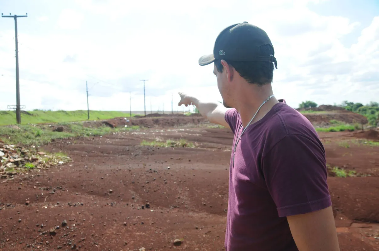O motorista Jocimar Dutra lembra que a pista ficou toda alagada e cheia de barro: "Não é a primeira vez que isso acontece"