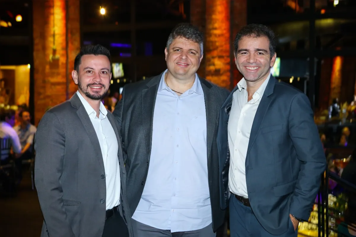 O Diretor de Operações da Aebel, Felipe Rodrigues Leme, o Diretor Assistencial do Hospital Evangélico, Dr. Rodrigo Bettega e o superintendente da Aebel, Eduardo Bistratini Otoni