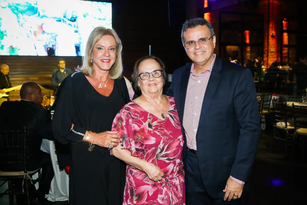 Pastor Rodolfo Montosa, membro da Assembleia da Aebel, com a irmã, Rosane Montosa, e a mãe, Leontina Montosa