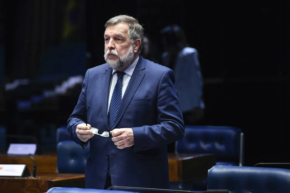 Imagem ilustrativa da imagem Senadores paranaenses pregam independência em governo Lula