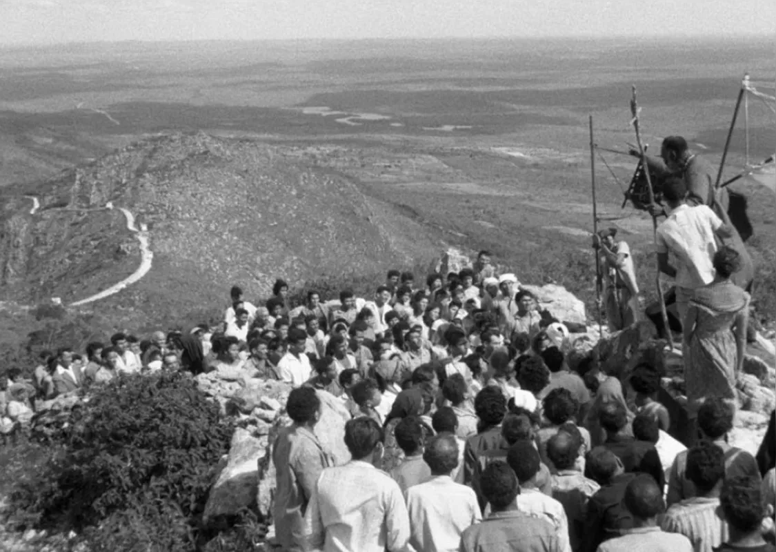 Para Glauber Rocha, "a fome latina não é somente um sistema alarmante: é o nervo de sua própria sociedade"