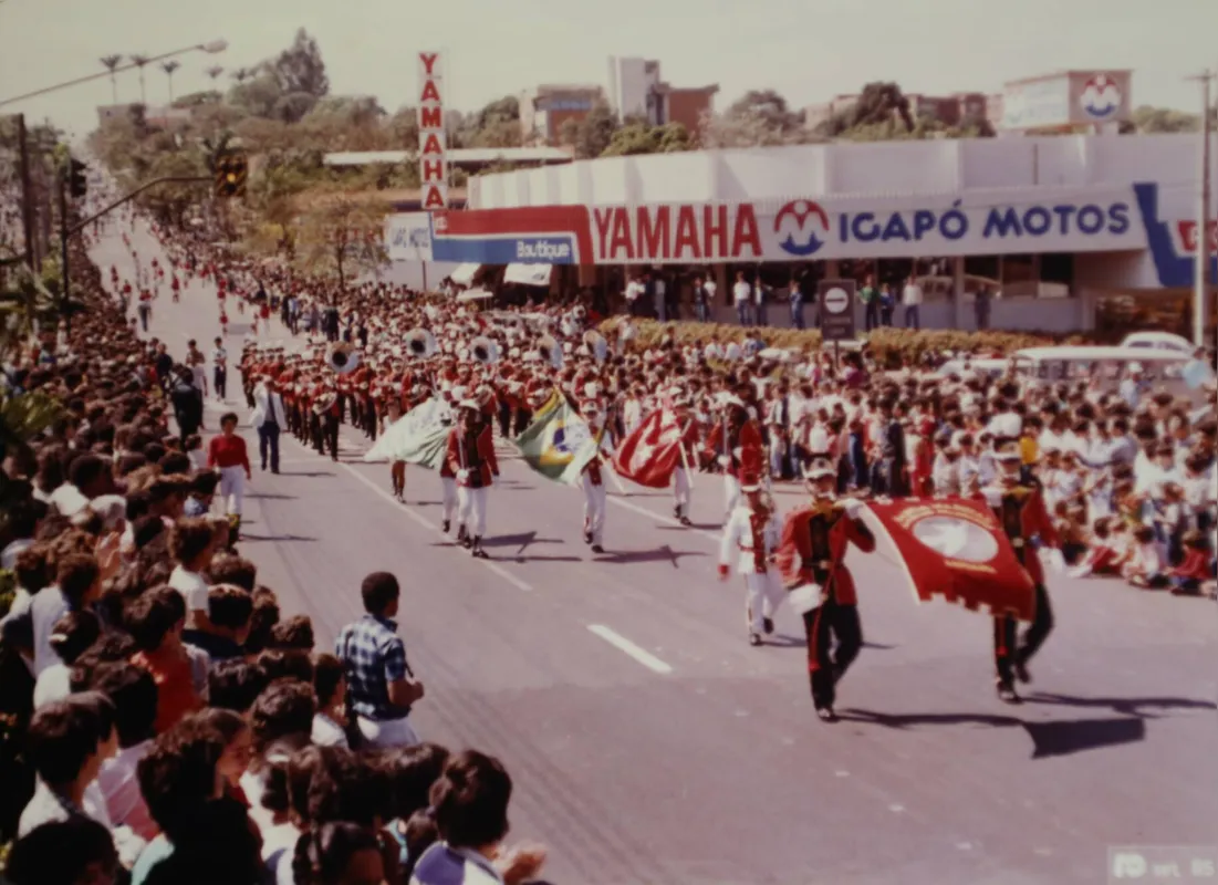 Banda do Colégio Marcelino Champagnat  em desfile nos anos 1980: ela é considerada um patrimônio imaterial de Londrina