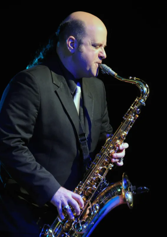 O saxofonista Derico, conhecido nacionalmente, volta a se apresentar em Londrina com um repertório que desperta boas lembranças