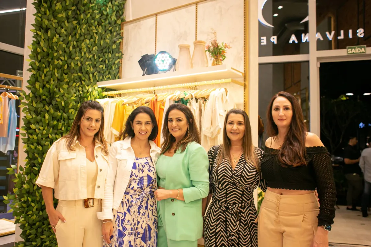 A anfitriã entre mais amigas Evelyse Cortez, Elisângela Cortez, Marcia Alvani e Marcia Volpato
