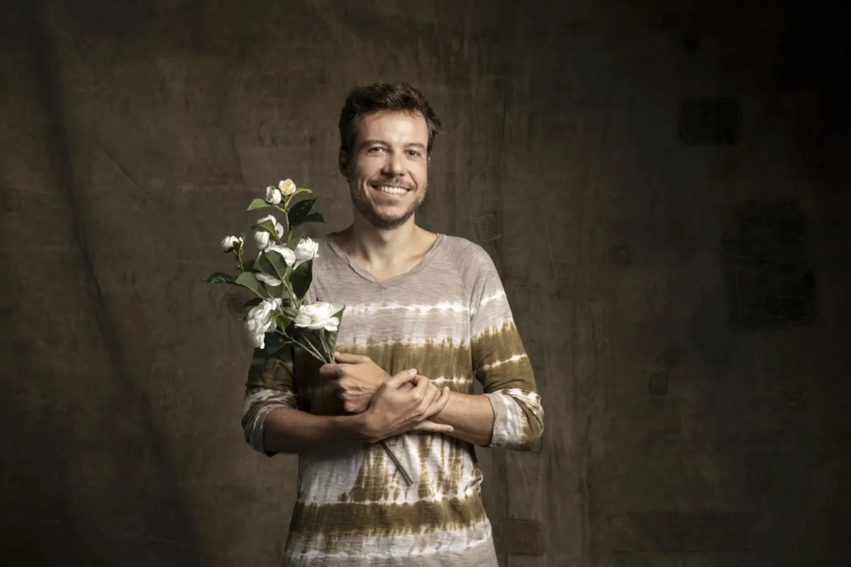 O cantor e compositor João Cavalcanti celebra os cem anos de Dona Ivone Lara
