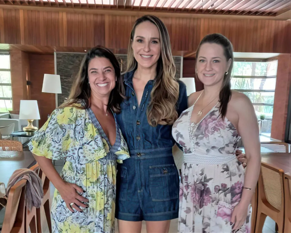 Juliana Milani, a anfitriã e Heloísa Bagatin