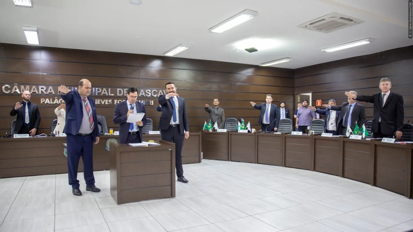 Vereadores Carlos Xavier e Josué de Souza assumem oficialmente o cargo.