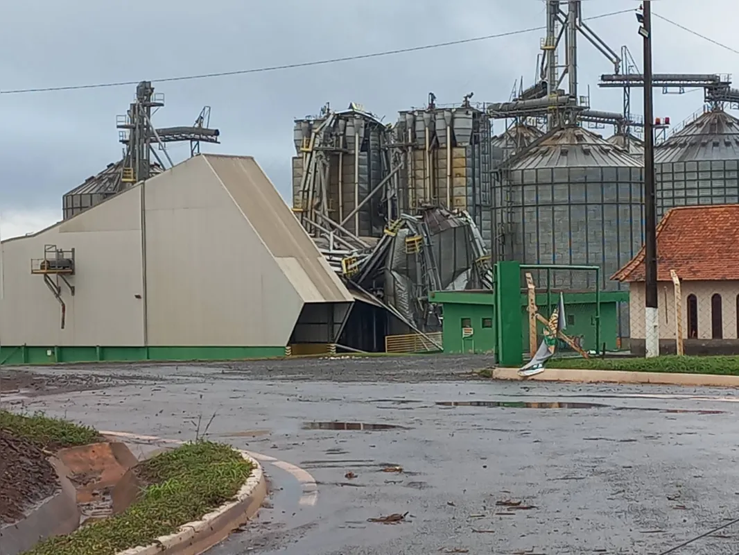 Silo de cooperativa foi destruído pelo vendaval