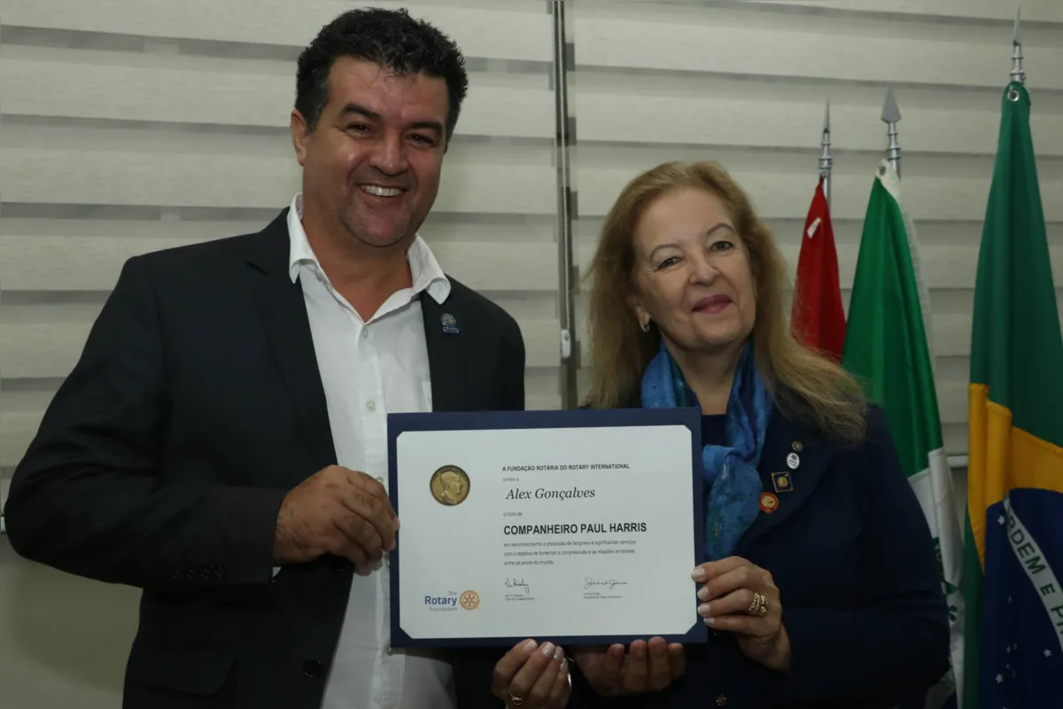 Alex Gonçalves, novo companheiro Paul Harris, com Aureliana Balla
