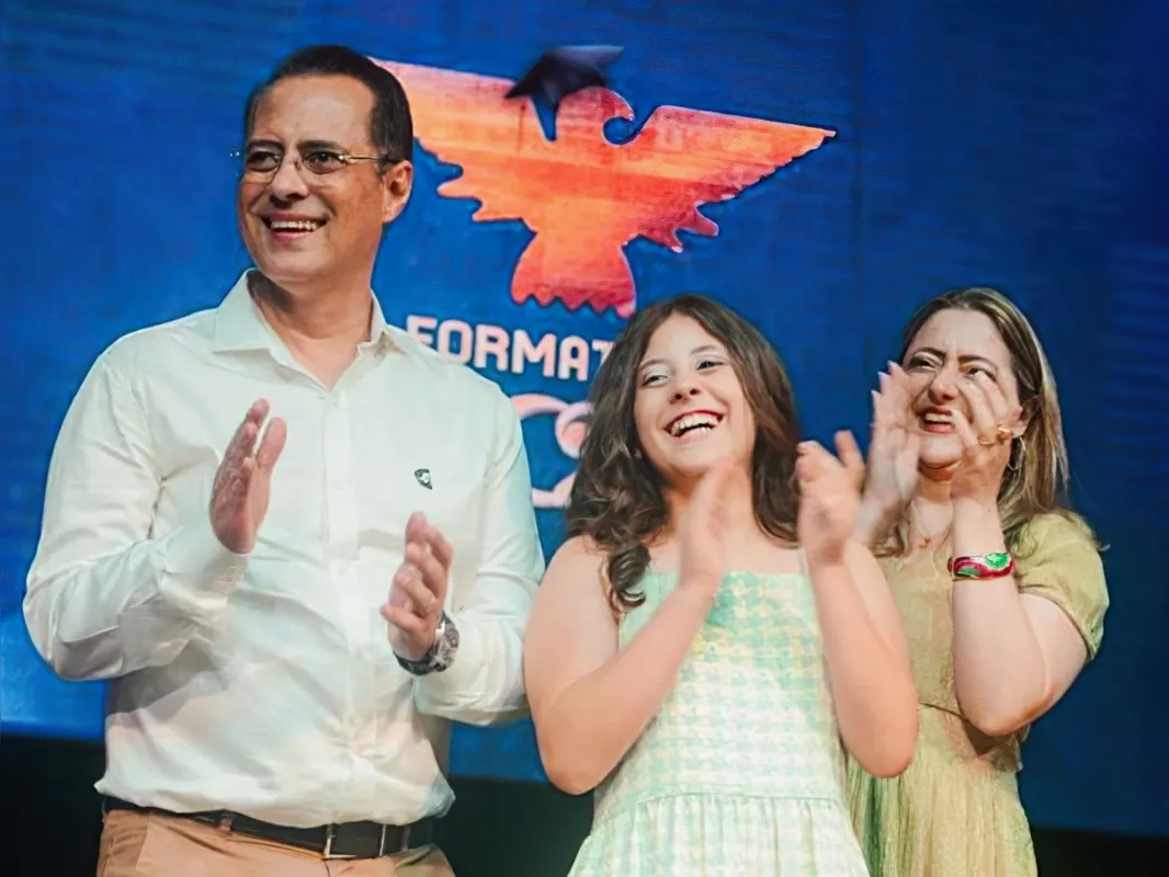 Jefferson Emerick de Freitas, Ana Clara Munhoz de Freitas e Luciana Flávia Cesar Munhoz de Freitas