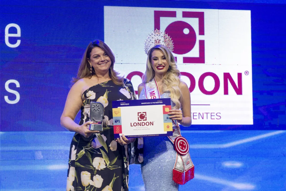 Karen Sinnema celebra a terceira vitória consecutiva de sua London Marcas e Patentes