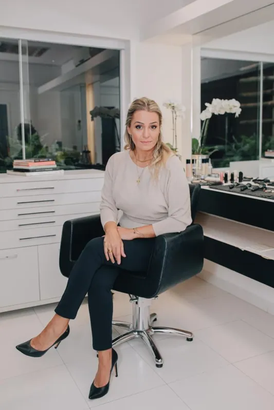 A maquiadora Evelise Chaiben já trabalhou em 25 filmes e diz que no trabalho o rendimento varia, mas  há produções que pagam a conta do mês