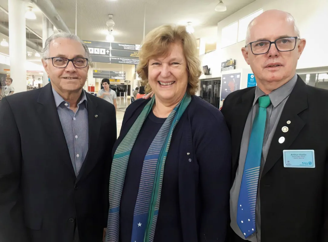 O  ex-governador Antonio Ferreira com casal de governadores 2023/24 Arthur e Veronica Harbs