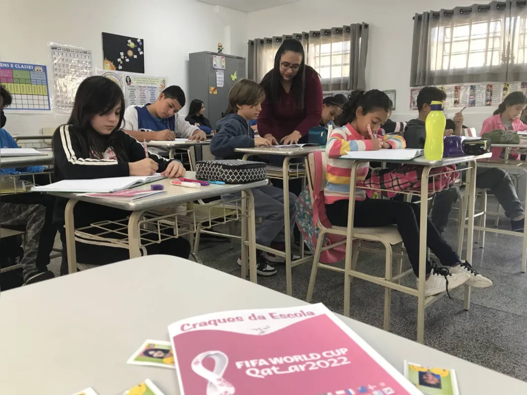 Imagem ilustrativa da imagem Trocando figurinhas em sala de aula de Londrina