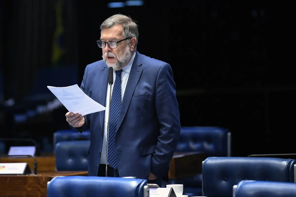 Flávio Arns começou sua trajetória política no PSDB, mudou para o PT, aderiu ao Podemos e agora ingressou no PSB