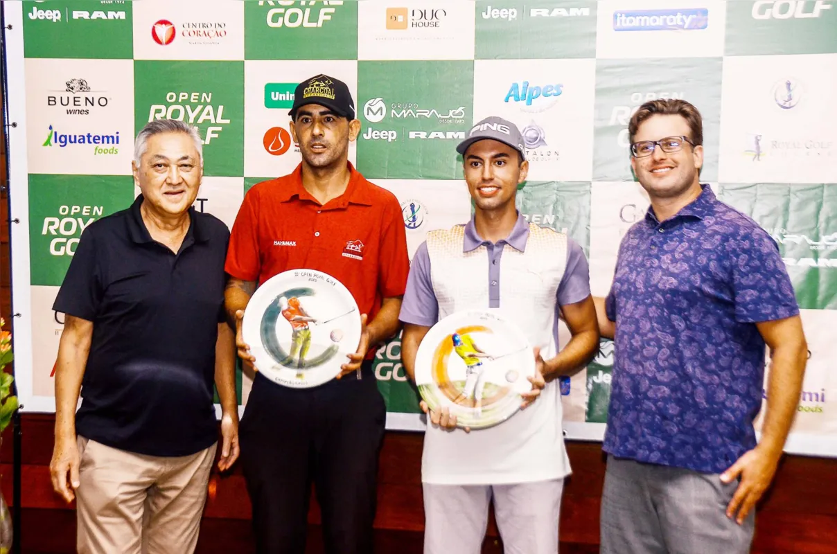 O cardiologista Luís Carlos Miguita, diretor do Golfe do Royal, com o campeão do Torneio Ricardo Correia e o vice Thales Nunes da Cruz ao lado de Diego Veiga,presidente da FPCG de Golfe
