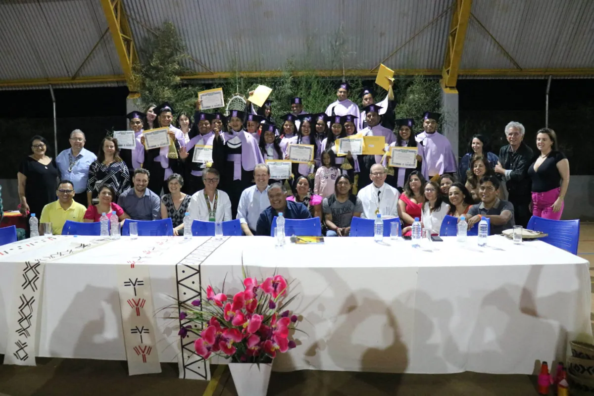 Imagem ilustrativa da imagem Unicentro forma 1ª turma de Pedagogia Indígena