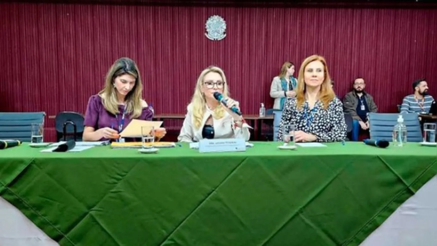 Imagem ilustrativa da imagem Urnas eletrônicas são distribuídas para seções eleitorais em Londrina