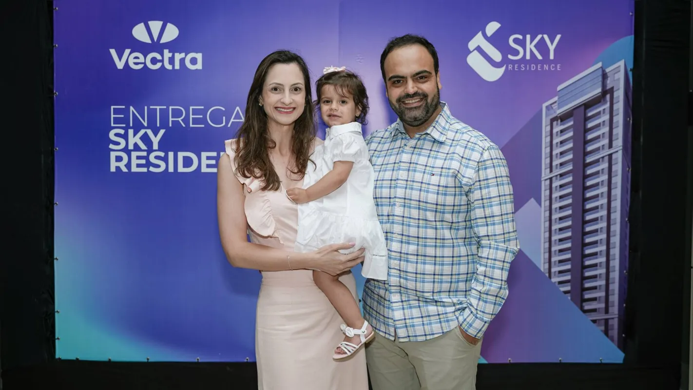 Camila Marques dos Santos, Marco Fábio Dias e a filha Maria Júlia