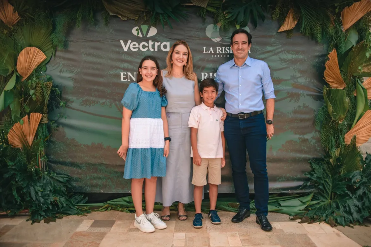 Roberta Alves Nunes Mansano e Fábio Mansano com os filhos Cecília e Tomás