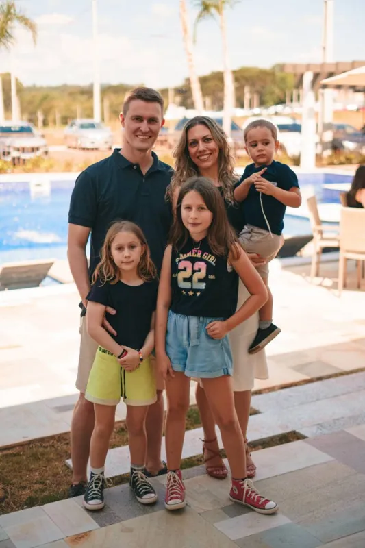 Futuros moradores do La Riserva, Bruno e Renata Martins com os filhos Lucas, Bruna e Alice
