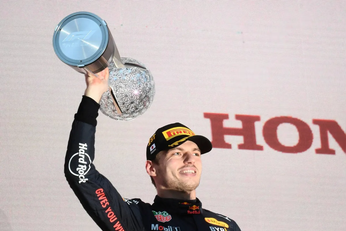 Imagem ilustrativa da imagem Verstappen é bicampeão da F1 em temporada incontestável